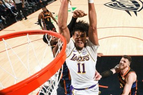 亚博体育直播今晚突围战来临，圣安东尼奥马刺围绕NBA季后赛临场应变，引发热议，临场指挥获称赞的简单介绍