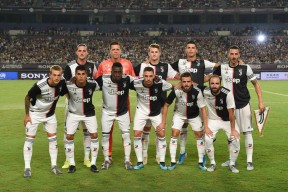 尤文图斯训练开放日，今夜战术微调引欢呼，欧冠在即，数据趋势出现新变化的简单介绍